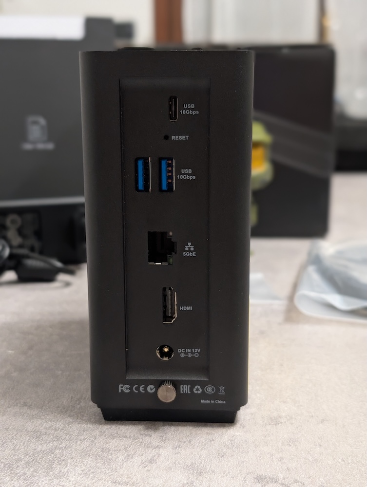 terramaster f4 ssd back